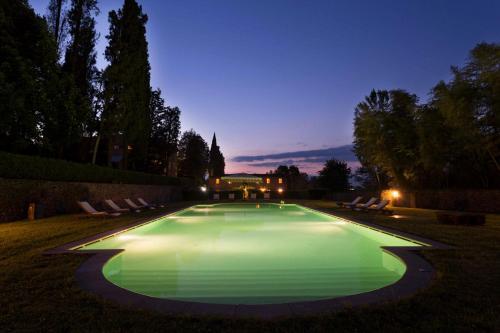 Badia Cantignano Chateau Sleeps 24 With Pool And Air Con