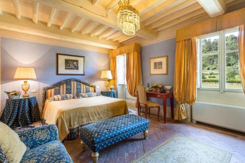 Badia Cantignano Chateau Sleeps 24 With Pool And Air Con