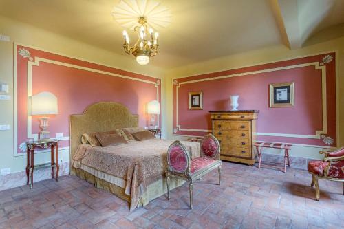 Badia Cantignano Villa Sleeps 22 With Pool And Air Con