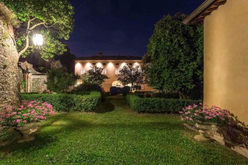 Badia Cantignano Villa Sleeps 22 With Pool And Air Con