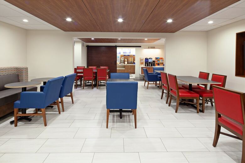 Holiday Inn Express Hotel & Suites Escondido