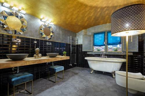 Palazzo Di Alcina - Residenza D'epoca - Luxury B&B