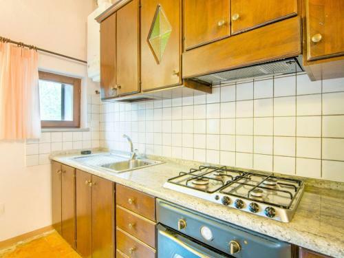 Scenic Holiday Home In Borgo Pace With Jacuzzi