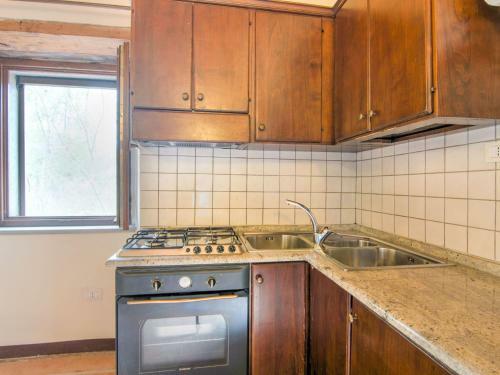 Scenic Holiday Home In Borgo Pace With Jacuzzi