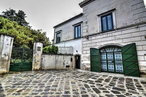 Calvanico Villa Sleeps 12 Air Con Wifi