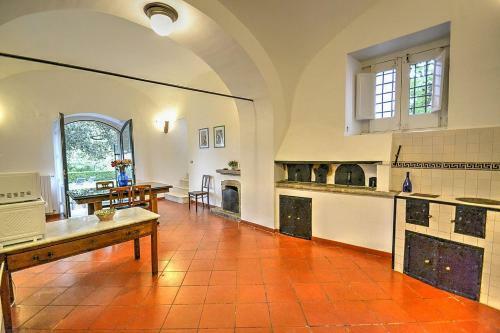 Calvanico Villa Sleeps 12 Air Con Wifi