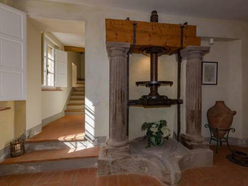 Luxury 6-bed Tuscan Villa Near Lucca