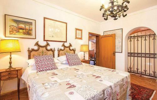 Castiglione Del Lago Villa Sleeps 12 Pool