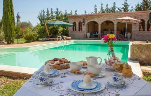 Four-bedroom Holiday Home In Chiaramonte Gulfi