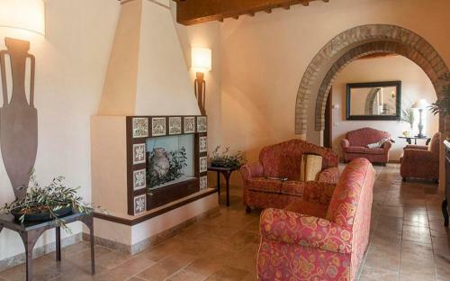 Coiano Villa Sleeps 22 With Pool And Air Con