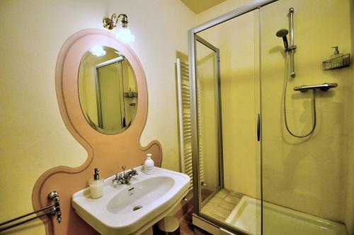 Case Colle Villa Sleeps 30 With Pool And Air Con