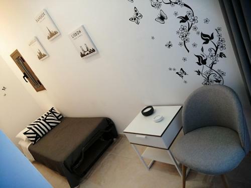 B&B Black-and-white