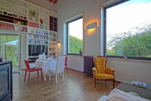 Le Catese Villa Sleeps 6 With Pool Air Con And Wifi