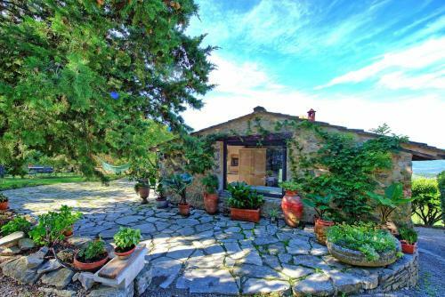 Le Catese Villa Sleeps 6 With Pool Air Con And Wifi