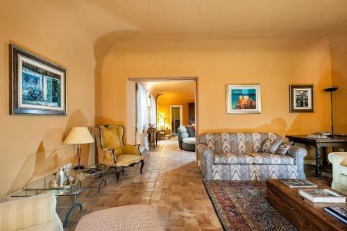 L'addolorata Villa Sleeps 10 Pool Air Con Wifi