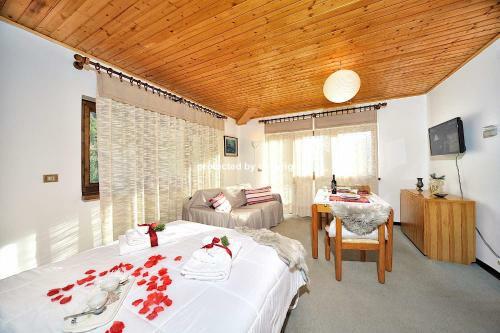 Romantic Apartment In Campiglio