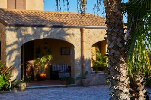 Marinella Villa Sleeps 8 Pool Air Con Wifi