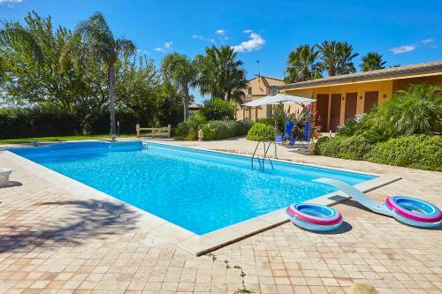 Marinella Villa Sleeps 8 Pool Air Con Wifi