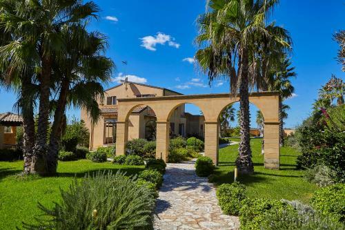 Marinella Villa Sleeps 8 Pool Air Con Wifi