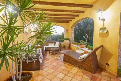 Marinella Villa Sleeps 8 Pool Air Con Wifi