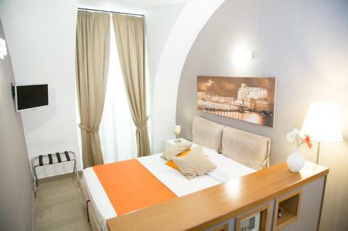 Hostal Chiaia Suites