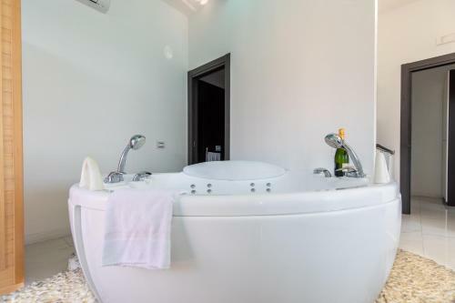 Hostal Tiffany's Lifestyle Suites