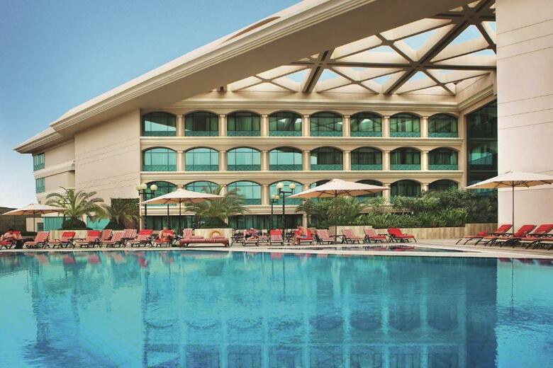 Hotel Al Bustan Rotana