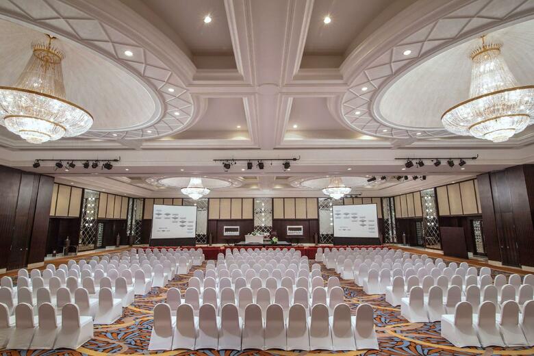 Hotel Al Bustan Rotana