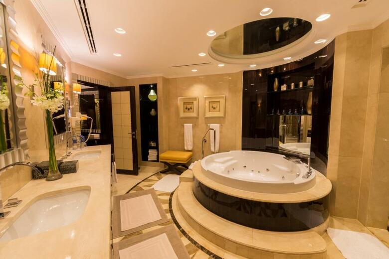 Hotel Al Bustan Rotana