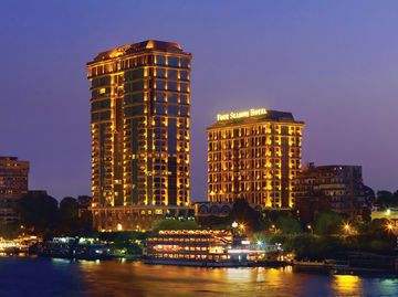 Hotel Four Seasons First Residence