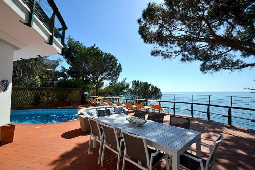 Marina Del Cantone Villa Sleeps 14 Pool Air Con