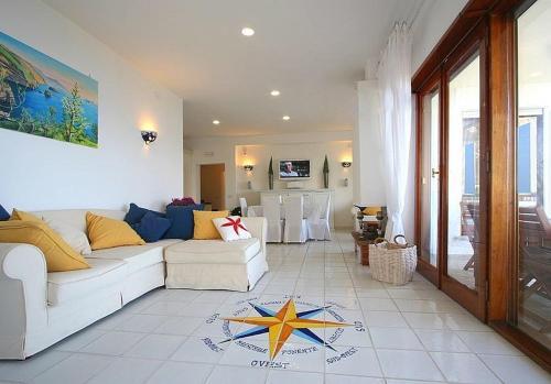 Sirenuse Villa Sleeps 14 Pool Air Con Wifi