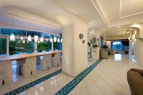 Nerano Villa Sleeps 10 With Pool Air Con And Wifi