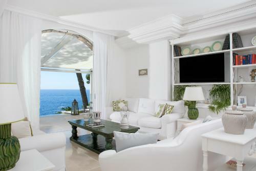 Nerano Villa Sleeps 12 With Pool Air Con And Wifi