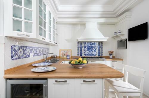 Nerano Villa Sleeps 12 With Pool Air Con And Wifi