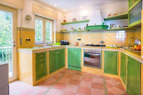 Coppetelle Holiday Home Sleeps 7 With Air Con