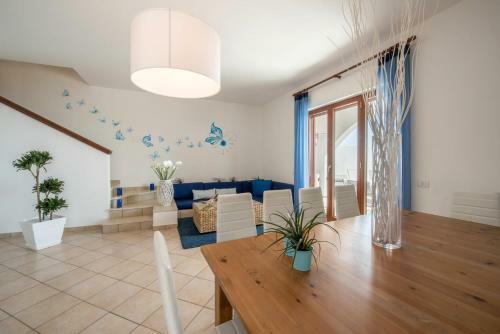 Villa In Nerano Sleeps 8 With Pool Air Con And Wifi