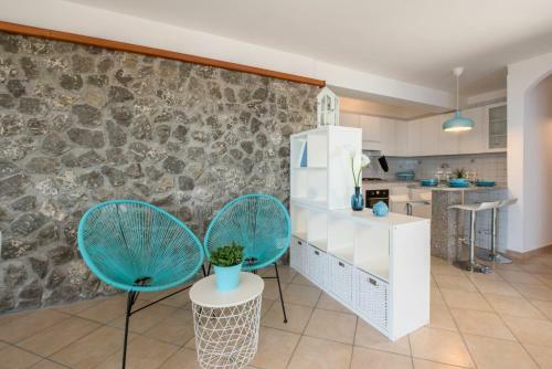 Villa In Nerano Sleeps 8 With Pool Air Con And Wifi