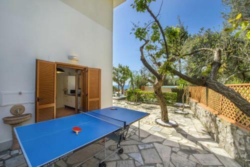 Villa In Nerano Sleeps 8 With Pool Air Con And Wifi