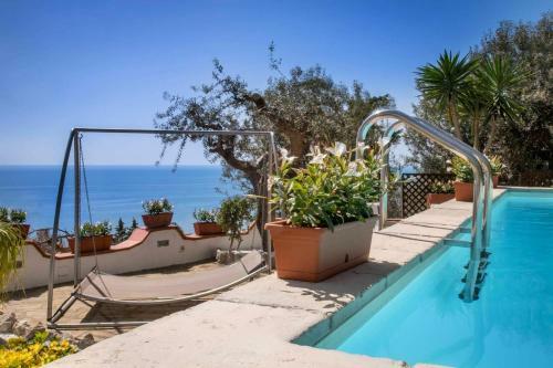 Villa In Nerano Sleeps 8 With Pool Air Con And Wifi