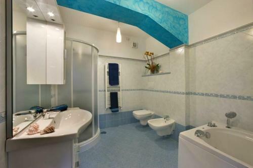 Villa In Nerano Sleeps 8 With Pool Air Con And Wifi