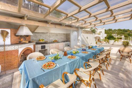 Marina Del Cantone Villa Sleeps 22 Pool Air Con