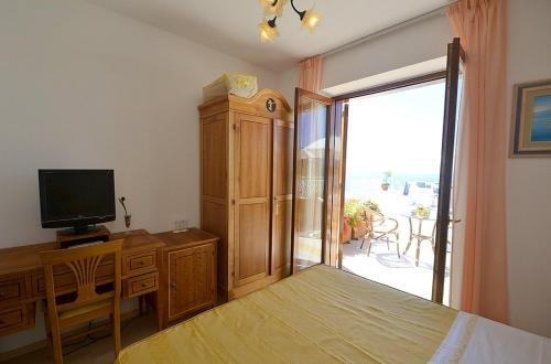 Marina Del Cantone Villa Sleeps 22 Pool Air Con