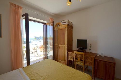 Marina Del Cantone Villa Sleeps 22 Pool Air Con