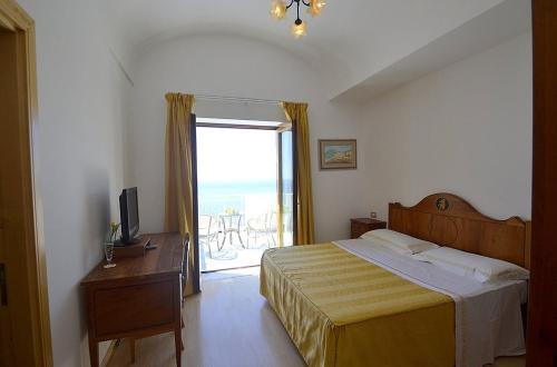 Marina Del Cantone Villa Sleeps 22 Pool Air Con