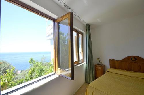 Marina Del Cantone Villa Sleeps 22 Pool Air Con