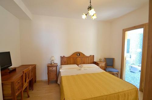 Marina Del Cantone Villa Sleeps 22 Pool Air Con