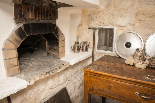 Certosa Villa Sleeps 8 With Pool Air Con And Wifi