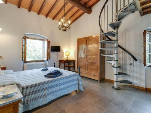 Tranquil Farmhouse In Terranova Bracciolini Near Nightlife