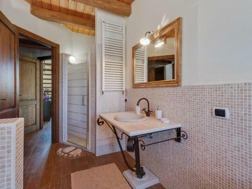 Stylish Villa In Piandimeleto With Swimming Pool